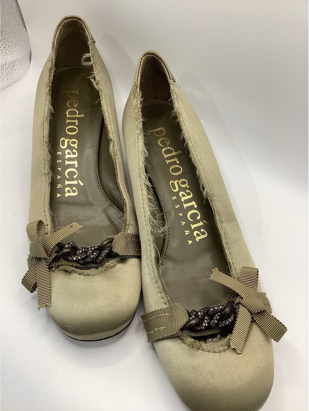 Pedro Garcia Women's Green Satin Kitten Heel Pumps  Size 7.5 US / 37.5 EU